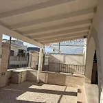 וילה Dafne House